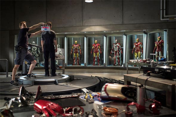 于上月开机的《钢铁侠3》已遭到多次狗仔偷拍,今日,惊奇工作室公布了