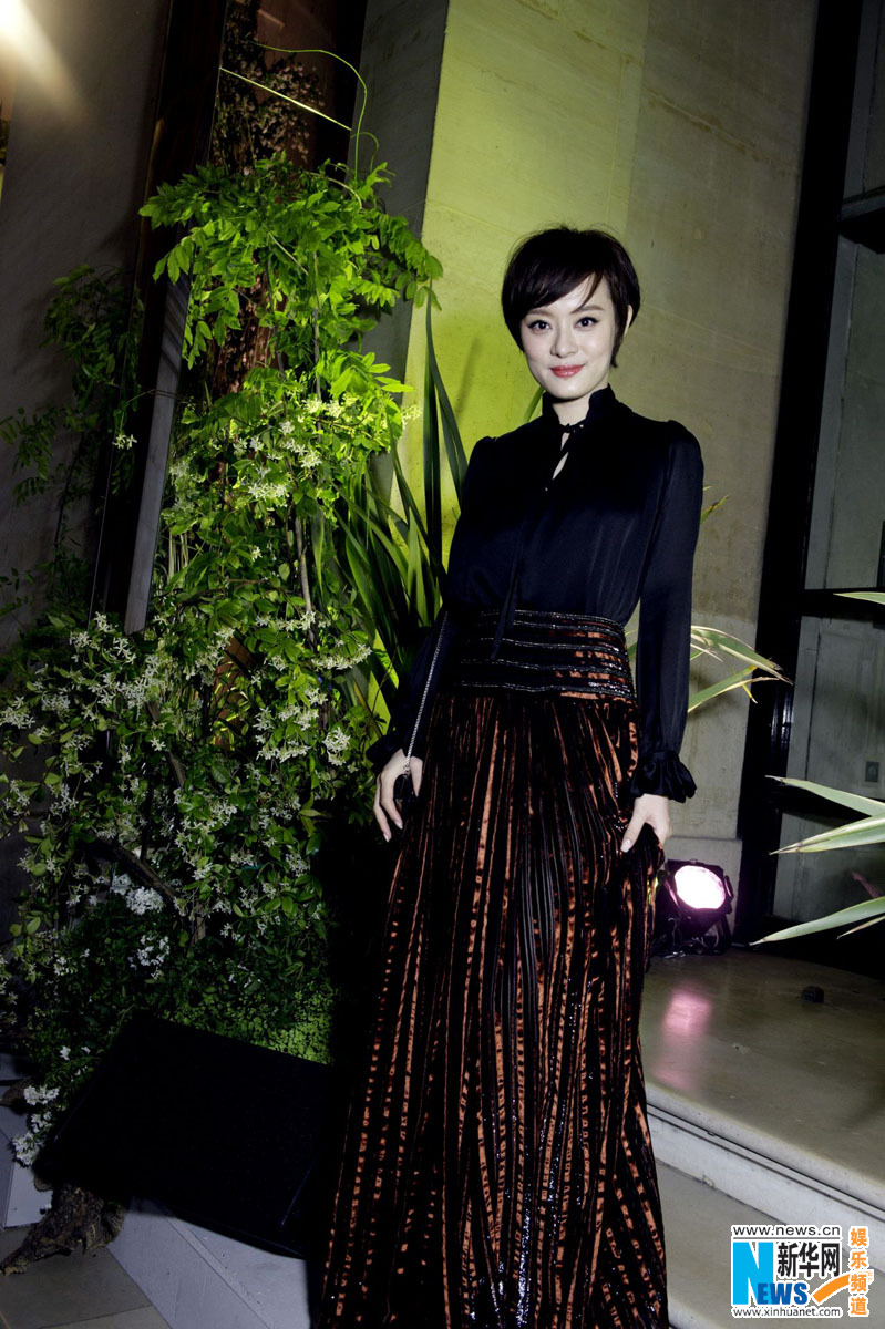 高清孙俪复古装扮明媚优雅现身巴黎卢浮宫看秀