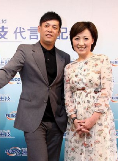 宝妈(右)默认与汪建民有暧昧情图片来源:台湾"今日新闻网"