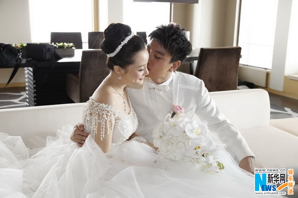 师兰玉为其量身打造的近万颗名贵珍珠装饰的婚纱,秦岚,霍思燕,熊乃瑾