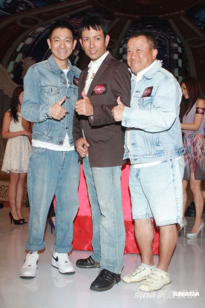 刘德华参加港姐拜神仪式曾志伟主持不偏帮