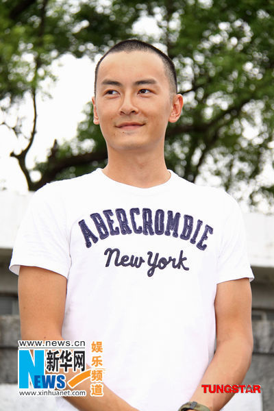 郑元畅剃光头入伍首度亮相骄傲称打靶6发全中