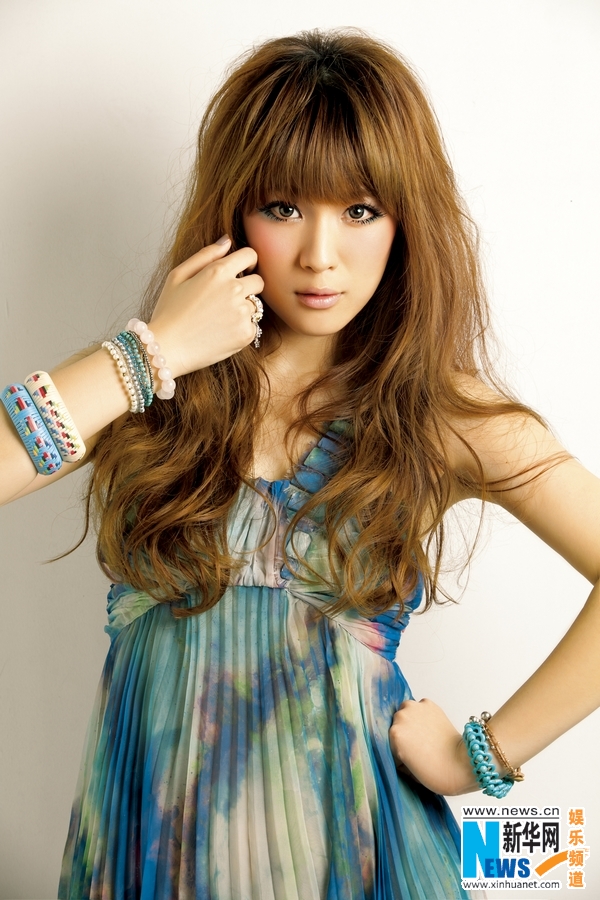 美女主持悦悦女神范儿登封面犹如海洋精灵图