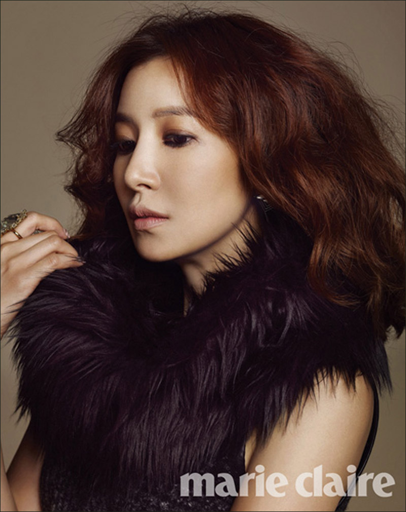 绅士的品格尹世雅全新写真大胆秀美背图