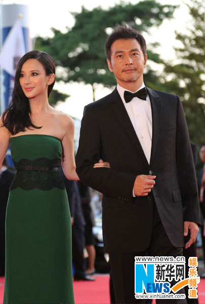 连凯亮相釜山电影节被赞外形智慧兼具的中国演员