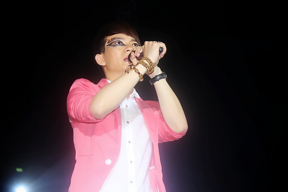 六哲引爆情迷湛江演唱会希望首个唱献唱家乡