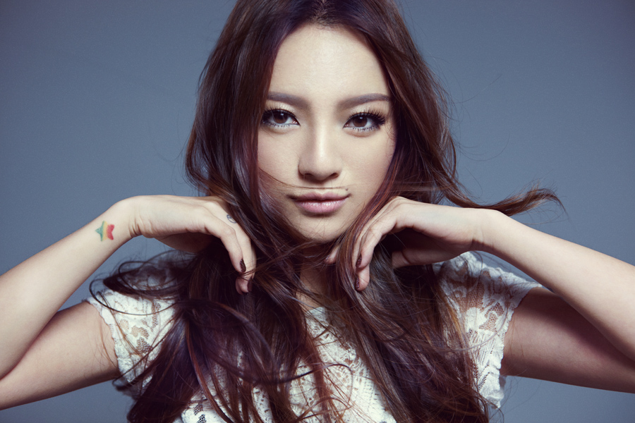 胡灵致亲爱的女孩疗伤系情歌勇敢爱图