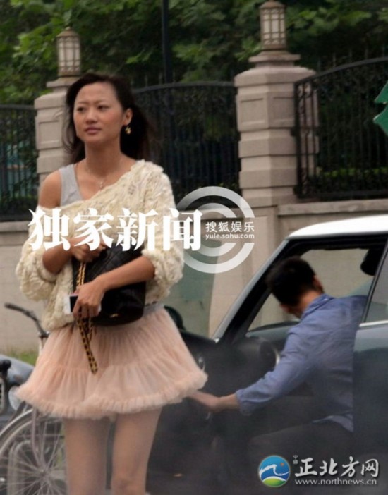 组图王学兵新欢张芊芊嫩照曝光