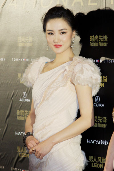 歌洋出席时尚活动性感裸色短裙尽显女神气质图