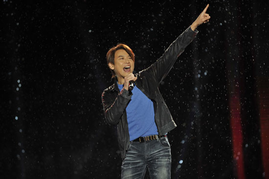 中国好声音巡演南京揭幕 刘欢组夺首站冠军