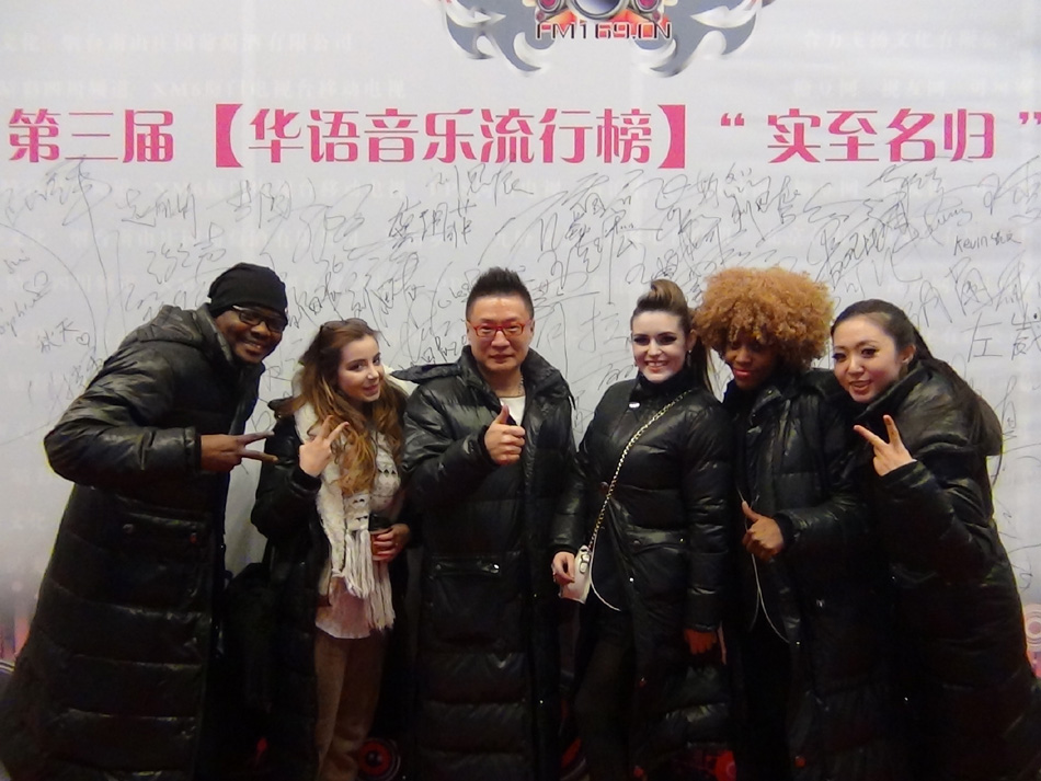 五洲唱响乐团获最佳组合奖现场演唱人气爆棚图