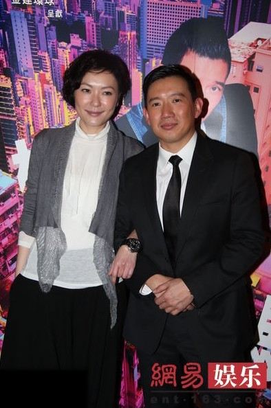 杜汶泽香港开show妻子田蕊妮助阵二人当众热吻