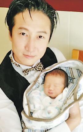 洪天明内地开工难舍幼子网传照片表相思