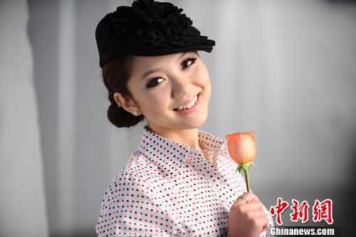 "沙滩宝贝"杨谨将发新ep 成 "百变女王"(组图)