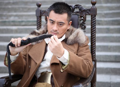 由演员陈龙,蒋欣,靳东主演的电视剧《箭在弦上》正在河南,四川,贵州