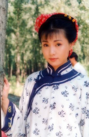 起拍的电影连续剧叫《都市女孩》,她在里面扮演一个考音乐学院的女孩