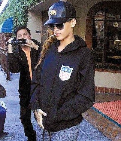 蕾哈娜疑怀孕取消演唱会 克里斯想见女友