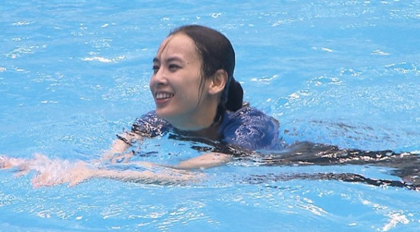 黄圣依参加跳水节目 杨子全程陪同成助教