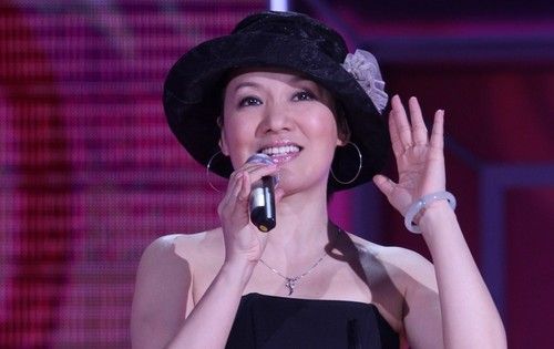 周艳泓应邀参加《开门大吉 歌声传递祝福