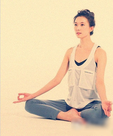 林志玲大胸瑜伽图片